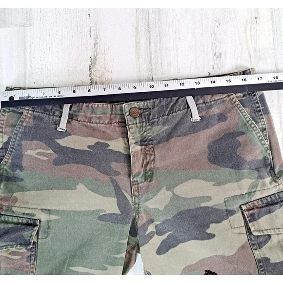 VTG Y2K Guess Camo Cargo Capri Pants Womens Sz 29 Embroidered Flowers Military - Picture 15 of 16
